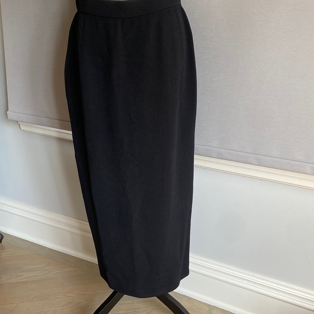 St. John Classic Black Pencil Skirt